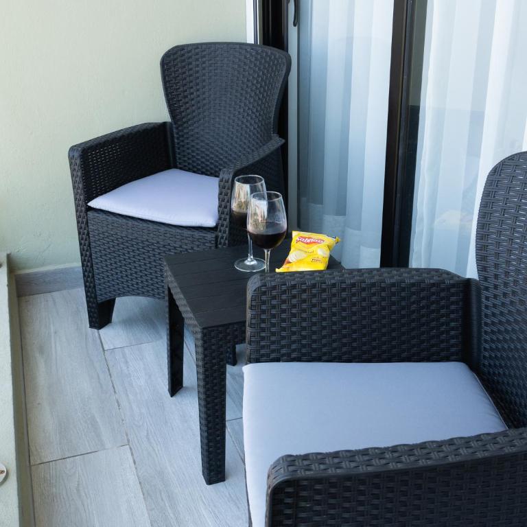 Departamento de lujo en Zona Dorada, Alberca Infinity, A 1 cuadra de la playa - Two-Bedroom Apartment with Balcony - 6