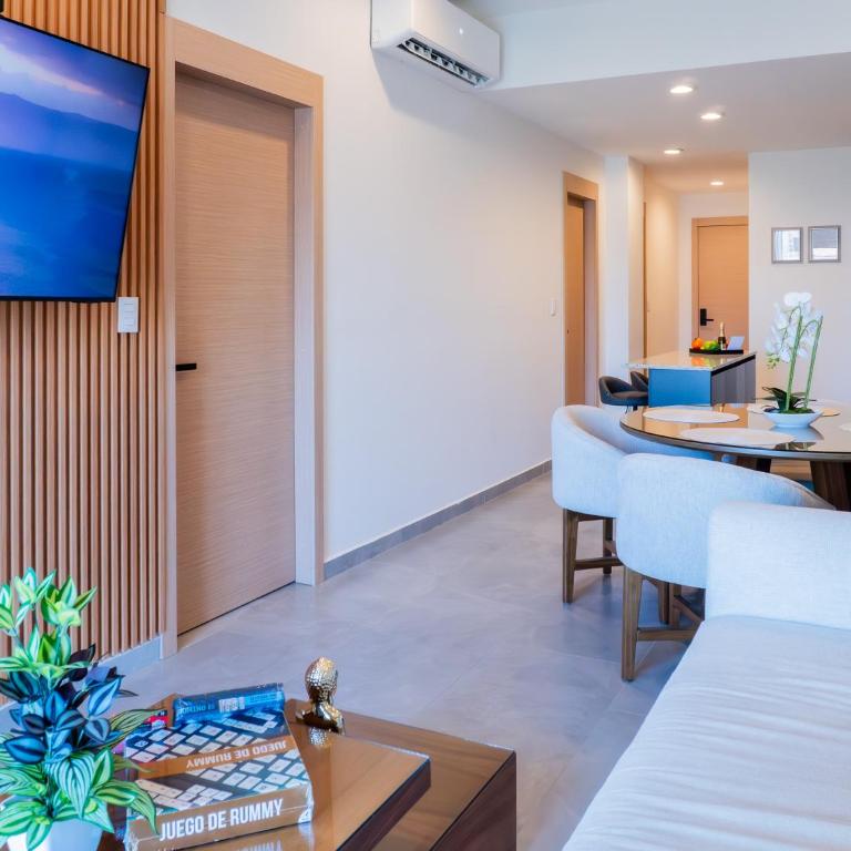 Departamento de lujo en Zona Dorada, Alberca Infinity, A 1 cuadra de la playa - Two-Bedroom Apartment with Balcony - 15