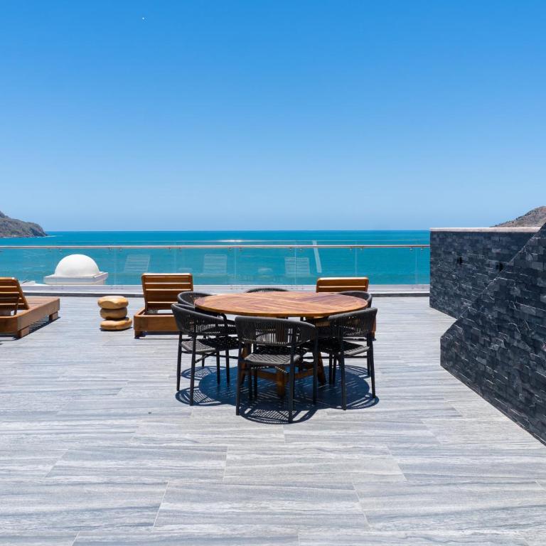 Departamento de lujo en Zona Dorada, Alberca Infinity, A 1 cuadra de la playa - Two-Bedroom Apartment with Balcony - 11