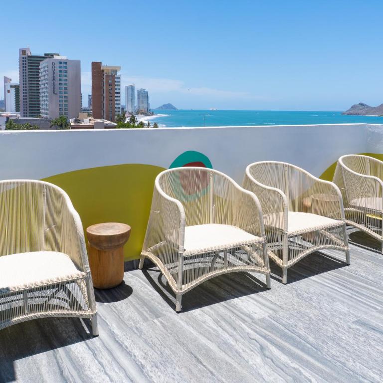 Departamento de lujo en Zona Dorada, Alberca Infinity, A 1 cuadra de la playa - Two-Bedroom Apartment with Balcony - 34