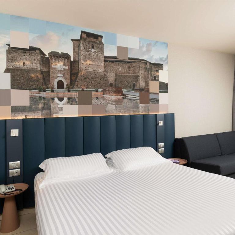 Mercure Hotel Rimini Artis - Superior Doppelzimmer mit Schlafsofa und Balkon mit seitlichem Meerblick - 2