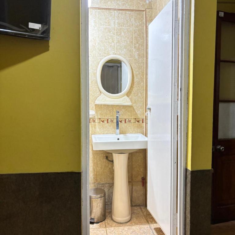 El Duke Kahanamoku surf hostel - Triple Room with Balcony - 1
