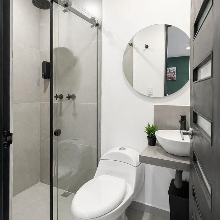 Living Hotel - Quadruple Room with Private Bathroom - 5