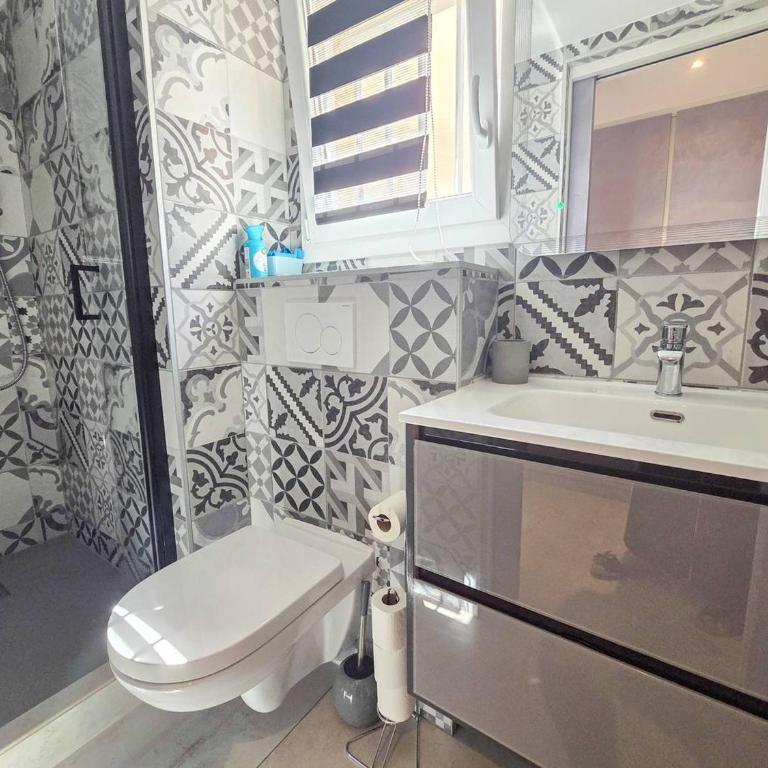 Appartement avec clim, terrasse et vue mer - 4 pers. - FR-1-880-96 - Apartment - 3