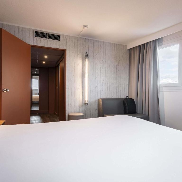 Ibis Styles Lyon Villeurbanne Parc de la Tête d'Or - Chambre Double Supérieure avec Fauteuil - 3