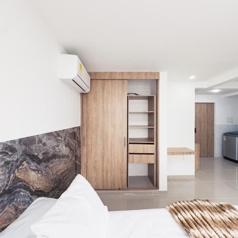 Colseguros - Deluxe One-Bedroom Apartment with City View - 20