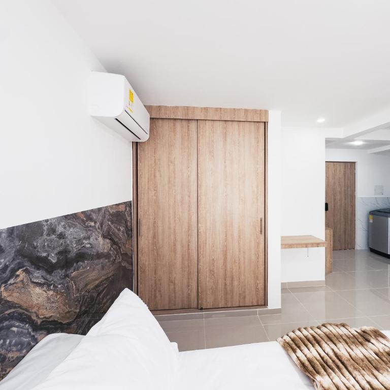 Colseguros - Deluxe One-Bedroom Apartment with City View - 9