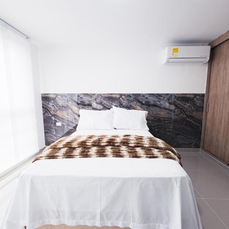 Colseguros - Deluxe One-Bedroom Apartment with City View - 16