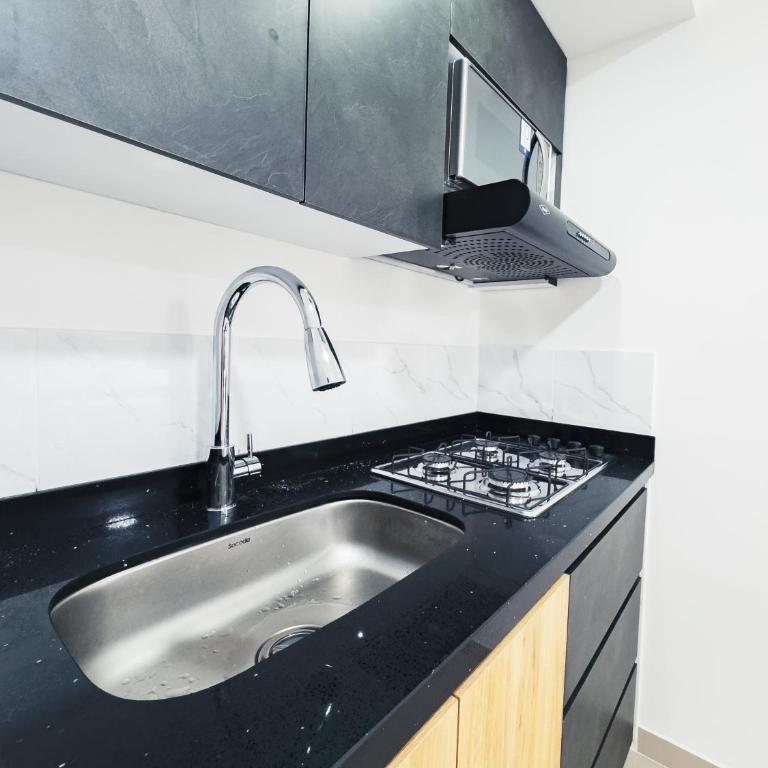 Colseguros - Deluxe One-Bedroom Apartment with City View - 13