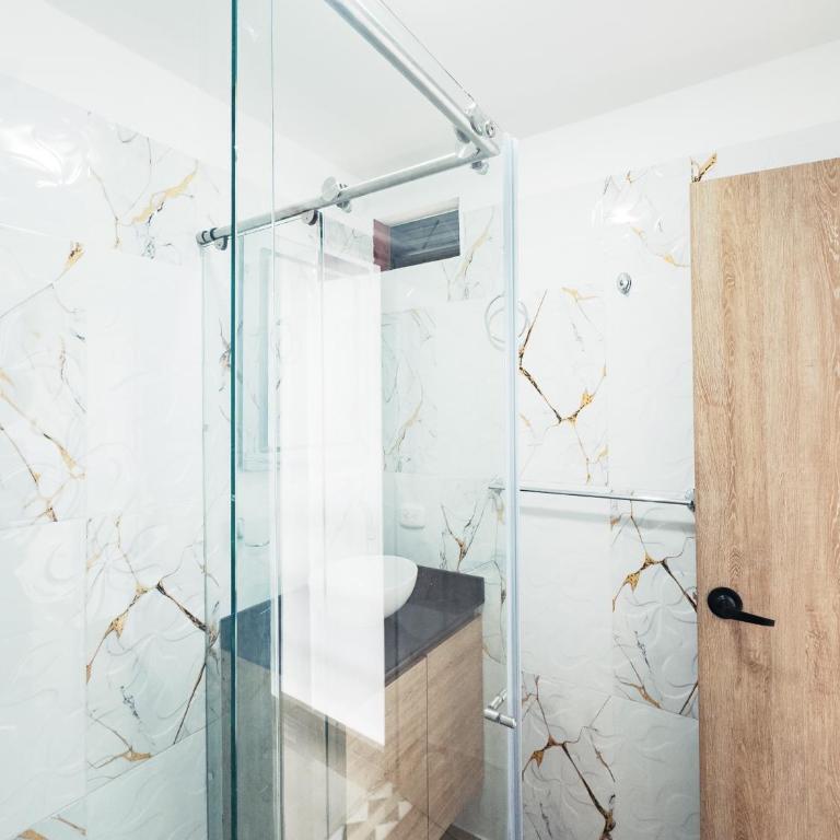Colseguros - Deluxe One-Bedroom Apartment with City View - 19