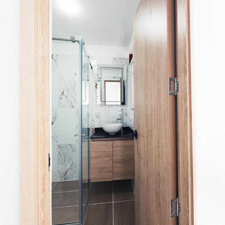 Colseguros - Deluxe One-Bedroom Apartment with City View - 22