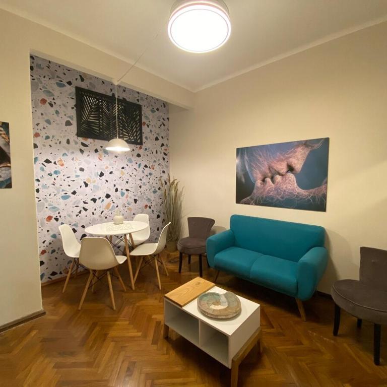 Turquoise, 2 bedroom garage, great location - Two-Bedroom Apartment - 13