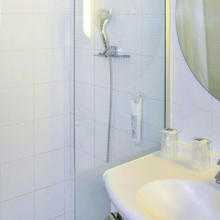 ibis budget Bordeaux Lac - Chambre Standard avec 1 Lit Double et 1 Lit Superposé - 3