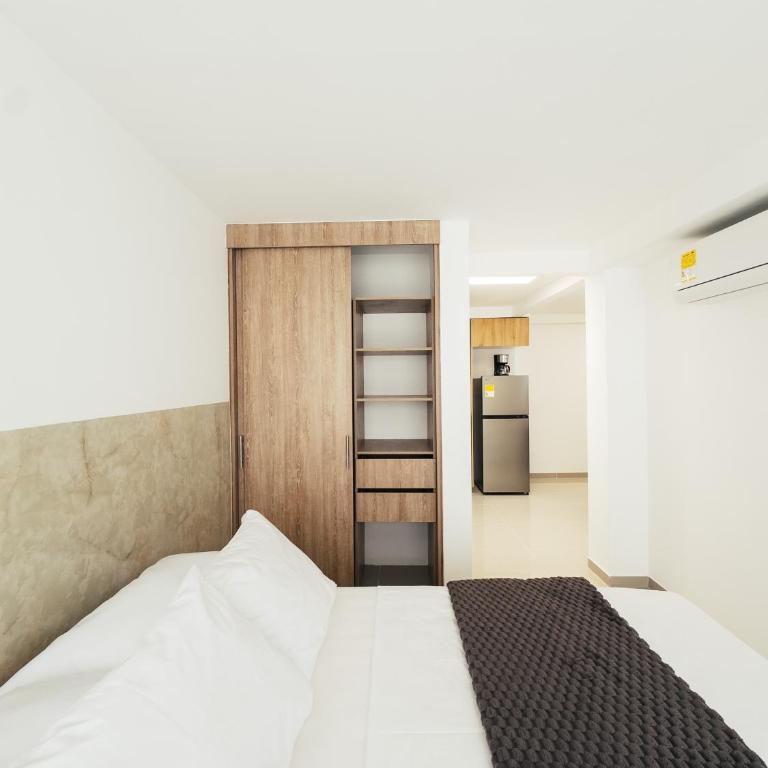 Colseguros - Deluxe One-Bedroom Apartment with City View - 59