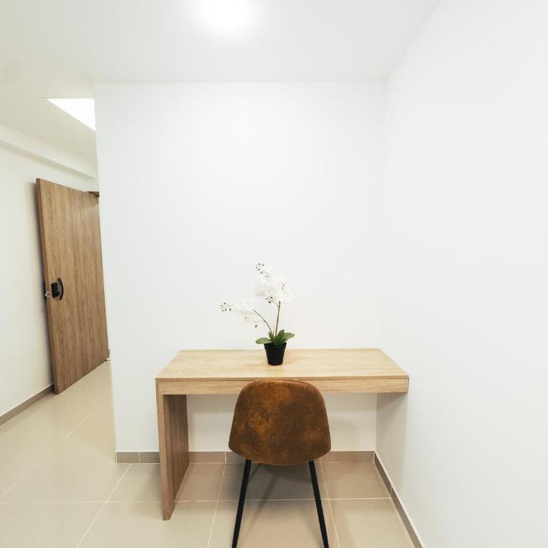 Colseguros - Deluxe One-Bedroom Apartment with City View - 39