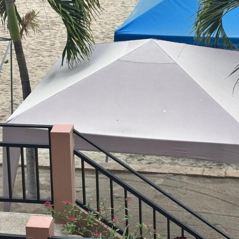 Nice apartment facing the sea and at the foot of the beach in punta blanca - Apartment - 4