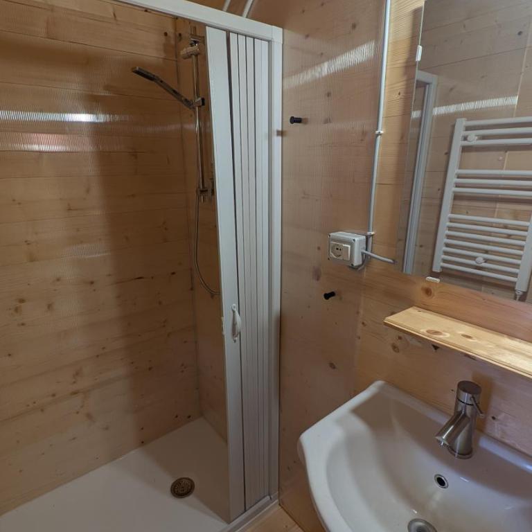 Camping Yoghi e Bubu - Chambre Double avec Salle de Bains Privative - 3