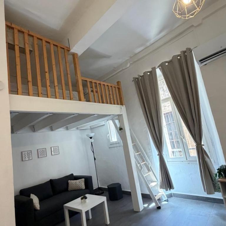 Le Cocon du Centre Historique - Studio climatisé au cœur du centre historique de Fréjus Situé dans le centre historique de Fréjus, 10 min de la plage - One-Bedroom Apartment - 2