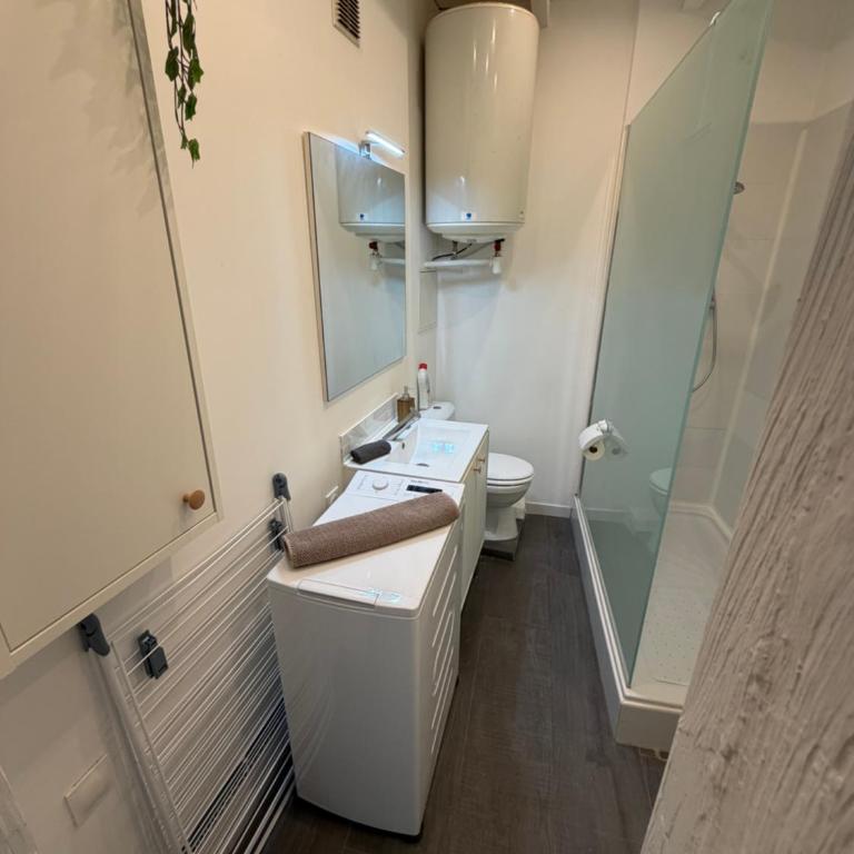 Le Cocon du Centre Historique - Studio climatisé au cœur du centre historique de Fréjus Situé dans le centre historique de Fréjus, 10 min de la plage - One-Bedroom Apartment - 9