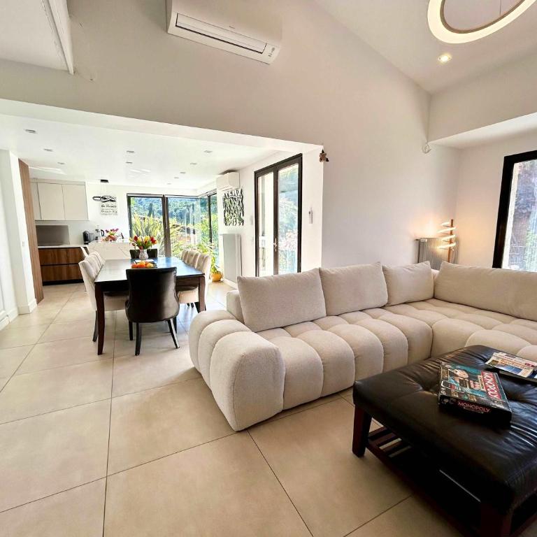 Luxury Getaway - Modern Villa with pool and AC - Villa - 56