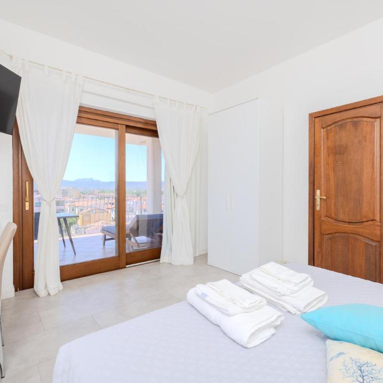 Marysel Rooms - Habitación Doble Deluxe con balcón y vistas al mar - 8