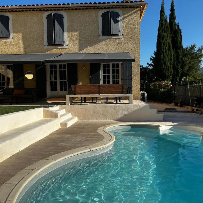 Belle villa 8 pers jardin & piscine au calme - Villa - 13
