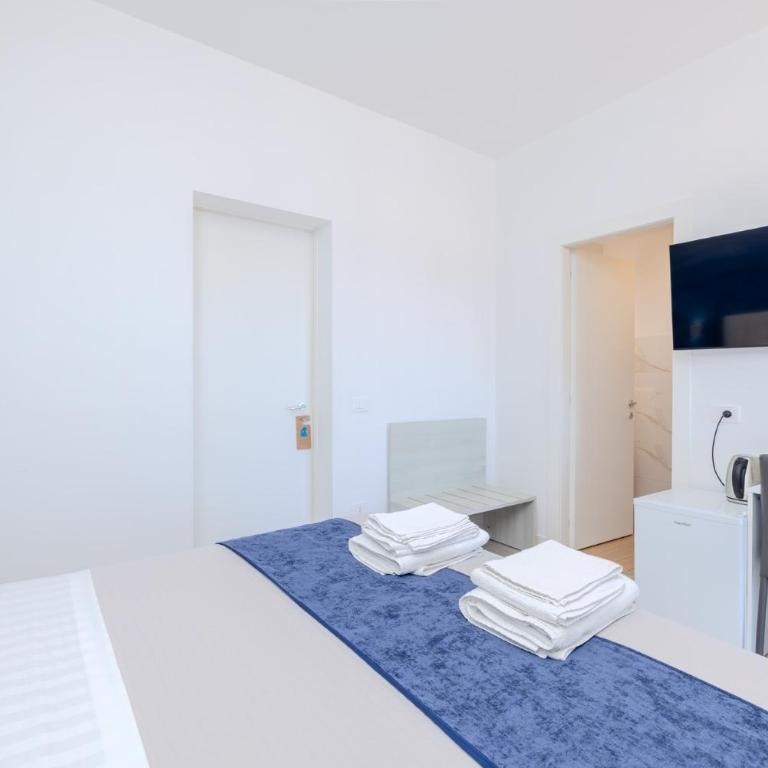 Marysel Rooms - Habitación Doble con balcón y vistas al mar - 16