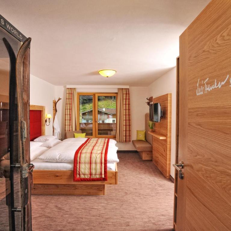 Hotel Barbarahof Saalbach - Edelweiss Suite mit Balkon und Bergblick - 1