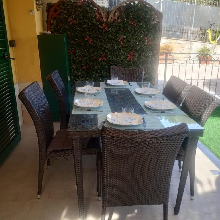 Bilocale con giardino, vista mare e parcheggio privato - Apartamento de 1 dormitorio - 18