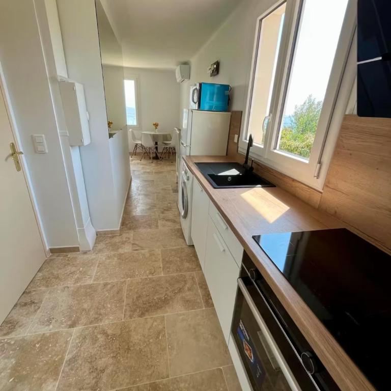 Villa - Sea view Apartments - Private Parking & AC - Appartement - Vue sur Mer - 11