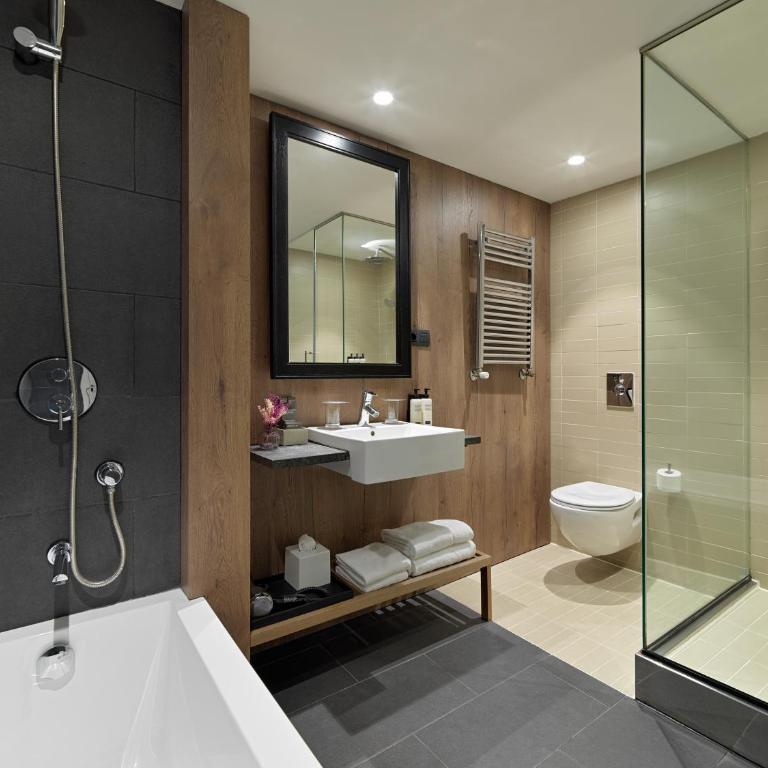 H10 Casanova - Habitación Triple Deluxe Superior - 4