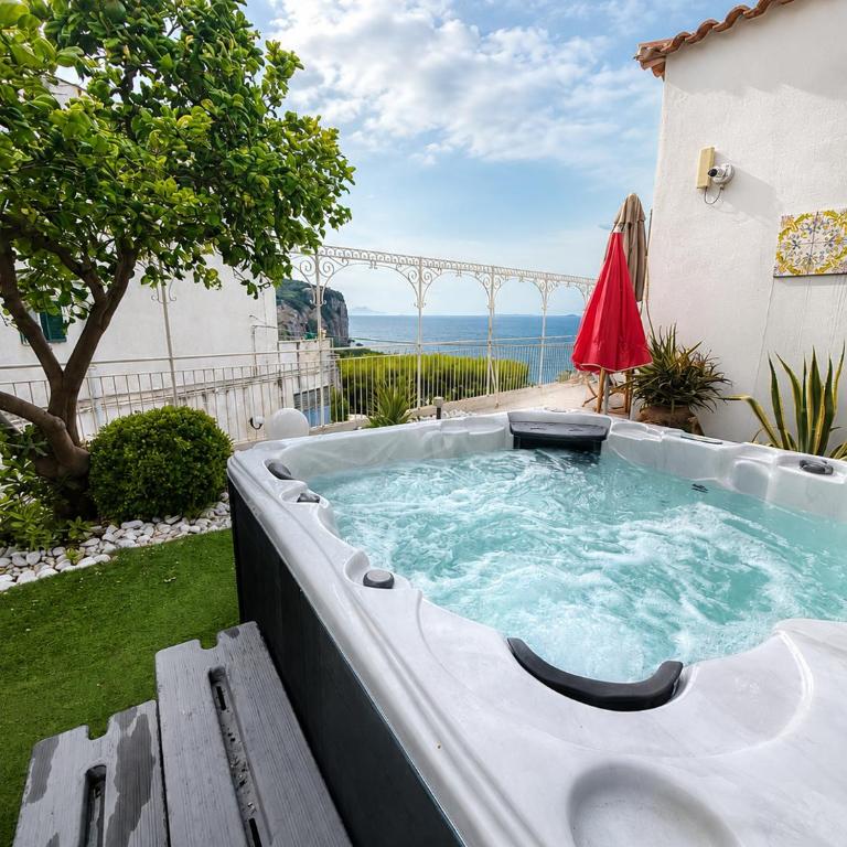 Villa La Pagaia Sorrento Coast - Camera Matrimoniale con Balcone e Vista Mare - 1