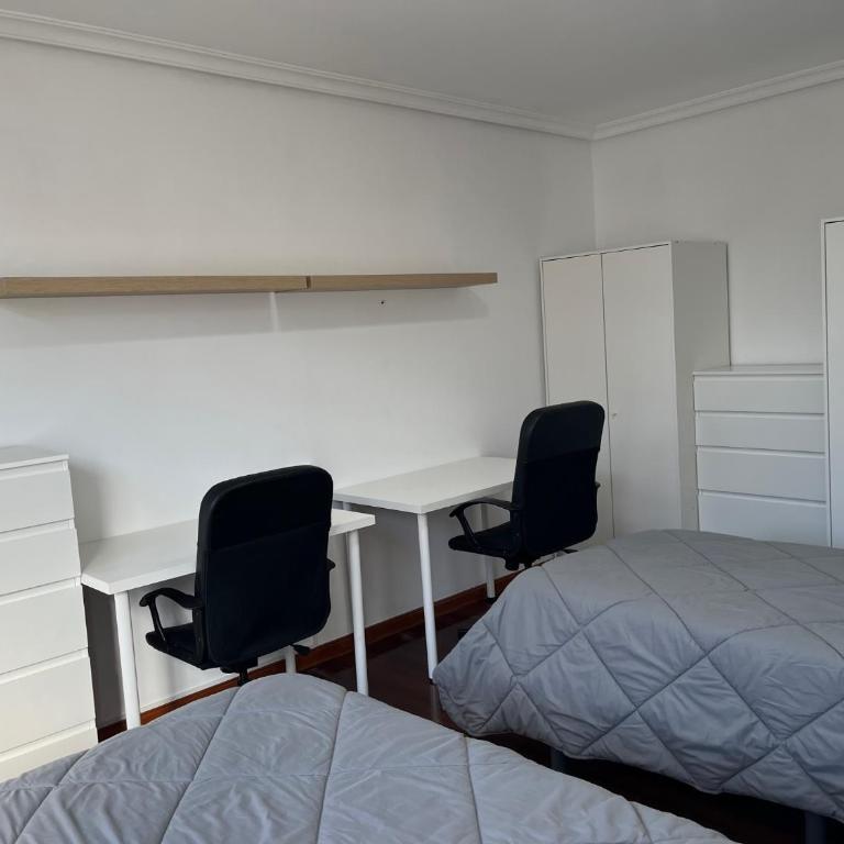 Alojamiento San Martín - Twin Room with Shared Bathroom - 3