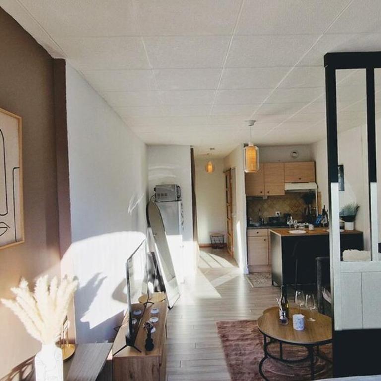Le Port Cros 10, Superbe Studio en Bord de Mer, Jolie Vue, Parking privé, Climatisation - Apartment - 5