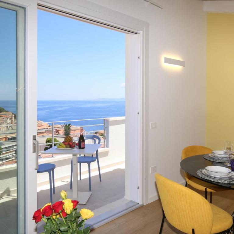 Suite HollidayHouse - vista mare - Suite avec Jacuzzi - 33