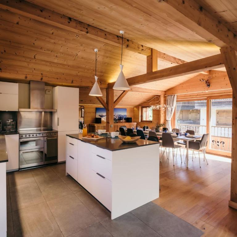 Chalet 4★, 15 pers, La Clusaz, sauna, centre village, 7 chambres - FR-1-304-177 - Chalet (13 Adultes) - 1