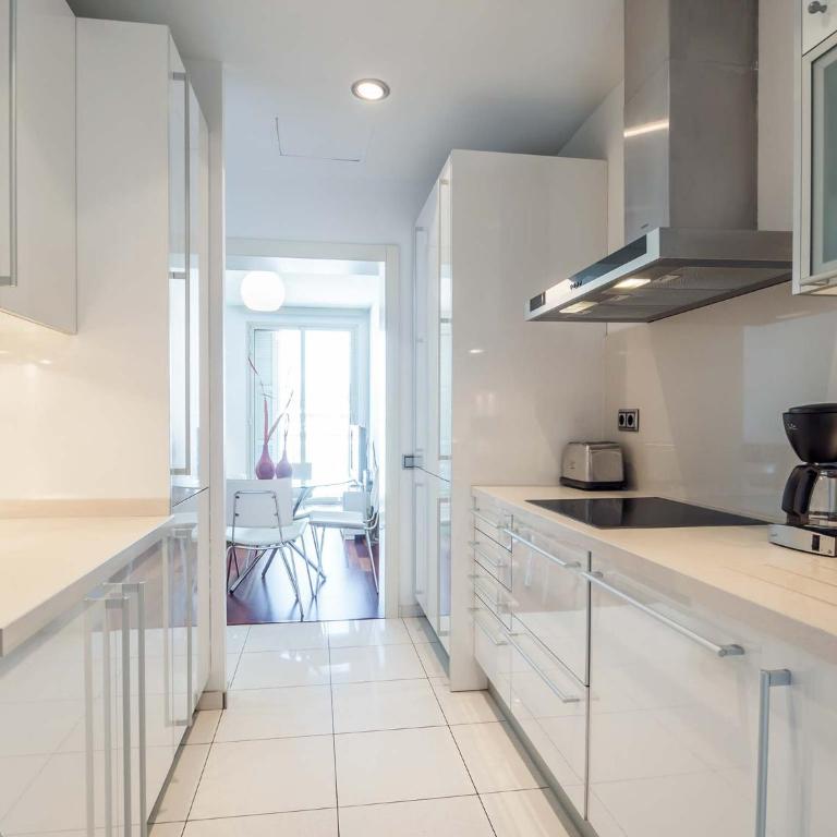 Rent Top Apartments near Plaza de Catalunya - Apartamento de 2 dormitorios con balcón - Ronda Sant Pere - 4