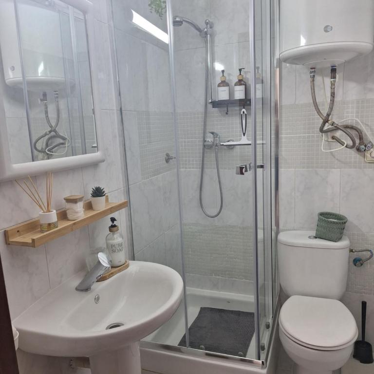 Centrico piso a 5 min de la playa, ac, wifi y parking incluido - Apartamento de 3 dormitorios - 25