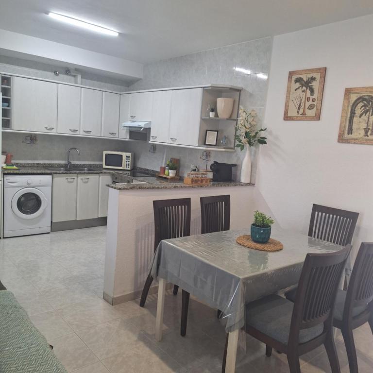 Centrico piso a 5 min de la playa, ac, wifi y parking incluido - Apartamento de 3 dormitorios - 8