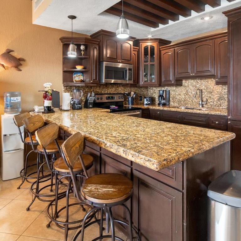 Scenic Luxury Gorgeous Ocean Front Condo - Vacation Home - 7