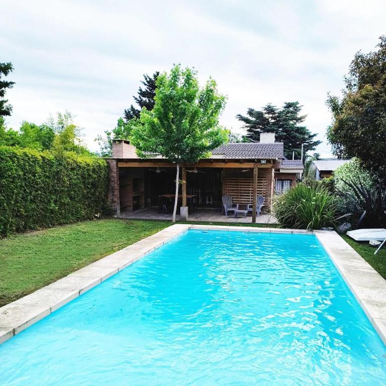 Excepcional casa en Carlos Paz con piscina a dos cuadras del rio - Three-Bedroom House - 33