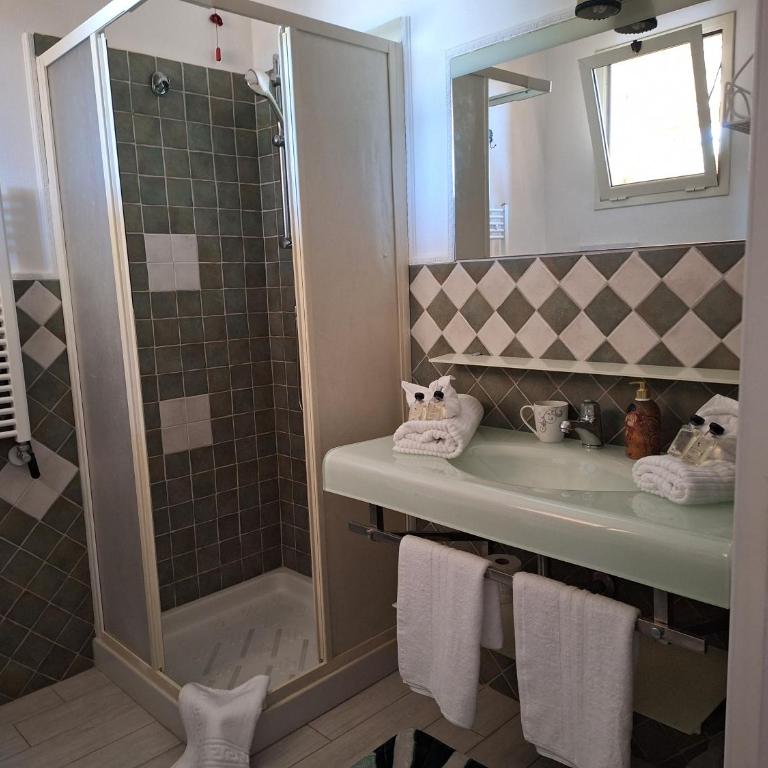 DolceMorfeo - Camera Doppia con Letti Singoli con Bagno Privato - 5