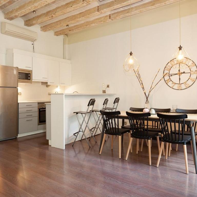 Rent Top Apartments near Plaza de Catalunya - Apartamento de 4 dormitorios con balcón - Hospital - 7