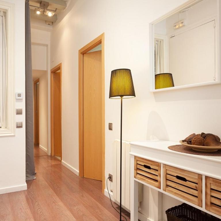 Rent Top Apartments near Plaza de Catalunya - Apartamento de 4 dormitorios con balcón - Hospital - 5