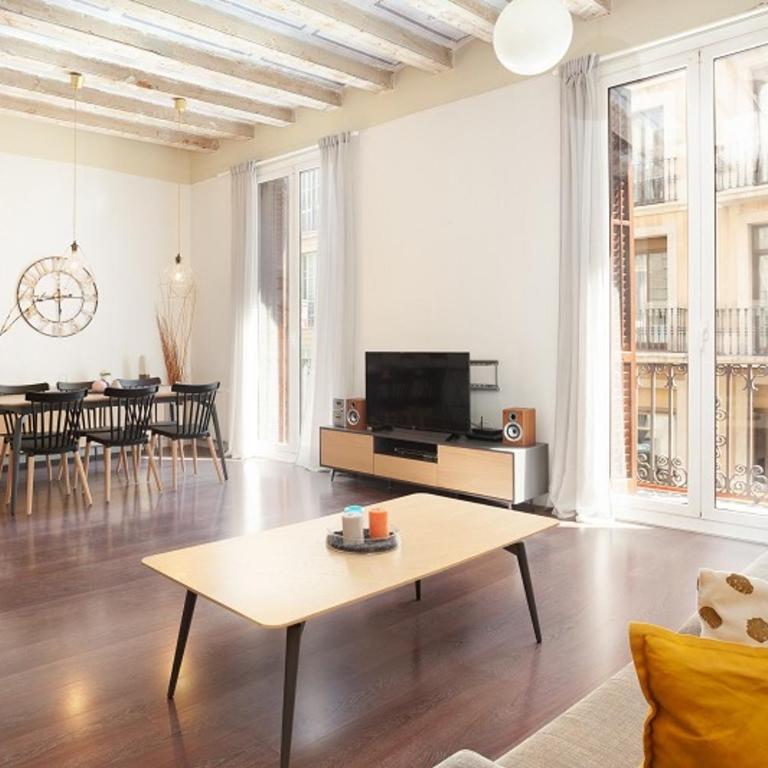 Rent Top Apartments near Plaza de Catalunya - Apartamento de 4 dormitorios con balcón - Hospital - 11