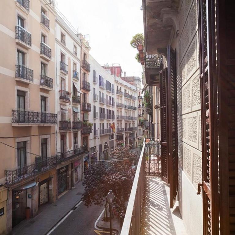 Rent Top Apartments near Plaza de Catalunya - Apartamento de 4 dormitorios con balcón - Hospital - 6