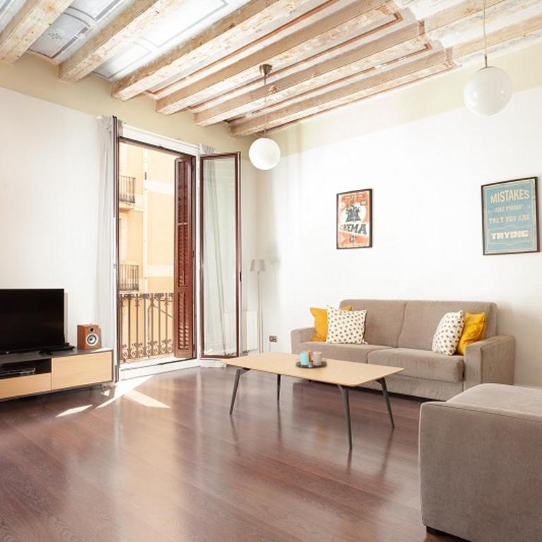 Rent Top Apartments near Plaza de Catalunya - Apartamento de 4 dormitorios con balcón - Hospital - 10