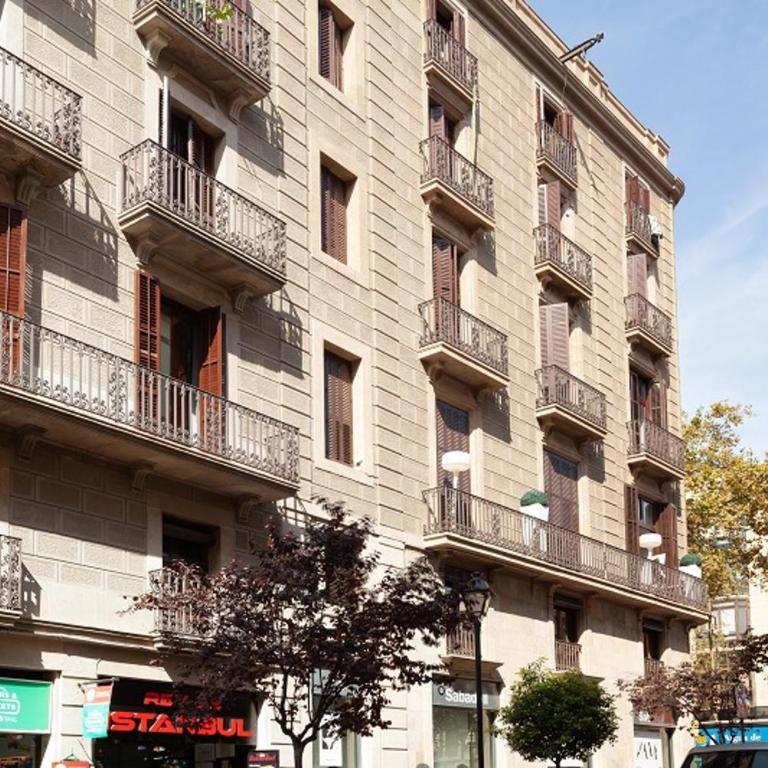 Rent Top Apartments near Plaza de Catalunya - Apartamento de 4 dormitorios con balcón - Hospital - 13