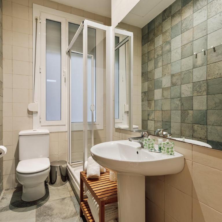 Rent Top Apartments near Plaza de Catalunya - Apartamento de 4 dormitorios con balcón - Hospital - 22