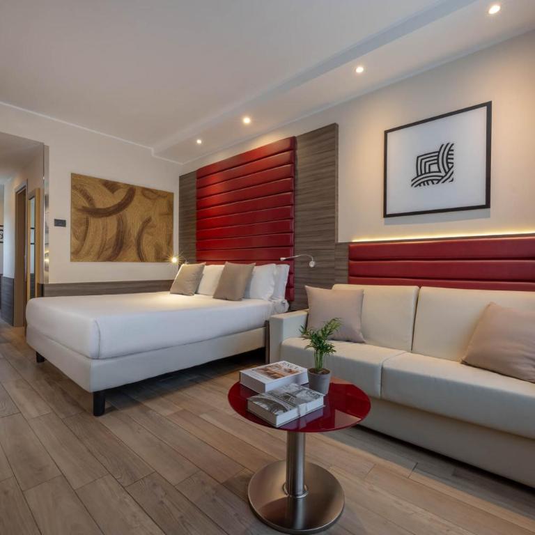 iH Hotels Milano Lorenteggio - Camera Matrimoniale Superior con Divano-Letto - 3